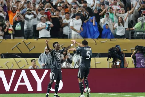 احتفال المسدس والمدرجات تكتسي بالأبيض.. أبرز لقطات مباراة ريال مدريد وسالزبورج (صور)